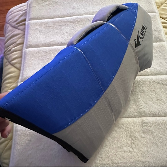 SALE!! ⚡️host pick⚡️Water safety vest for medium dogs - Picture 4 of 8